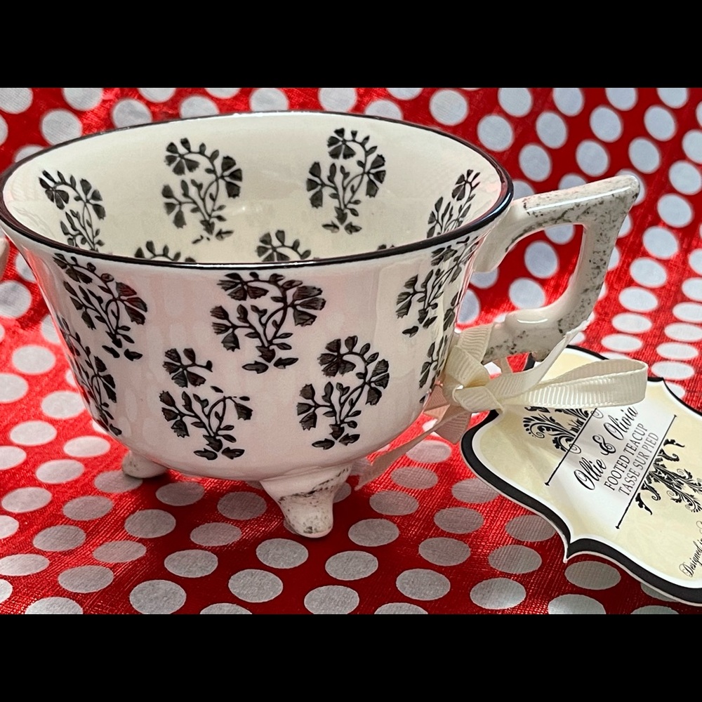 Ollie & Olivia Pair of Tea Cups Mugs - Picture 2 of 6